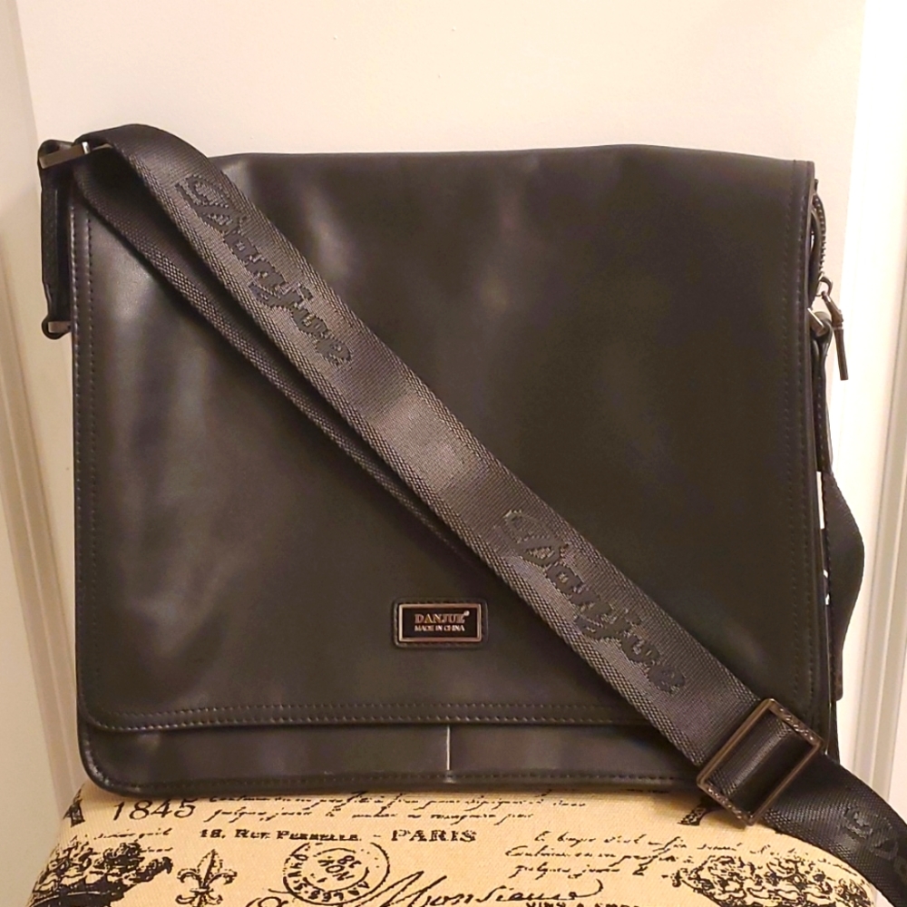 Brand New, Large Black Man Bag, 🧔🏽Multiple Pockets, Long Strap, Made In China